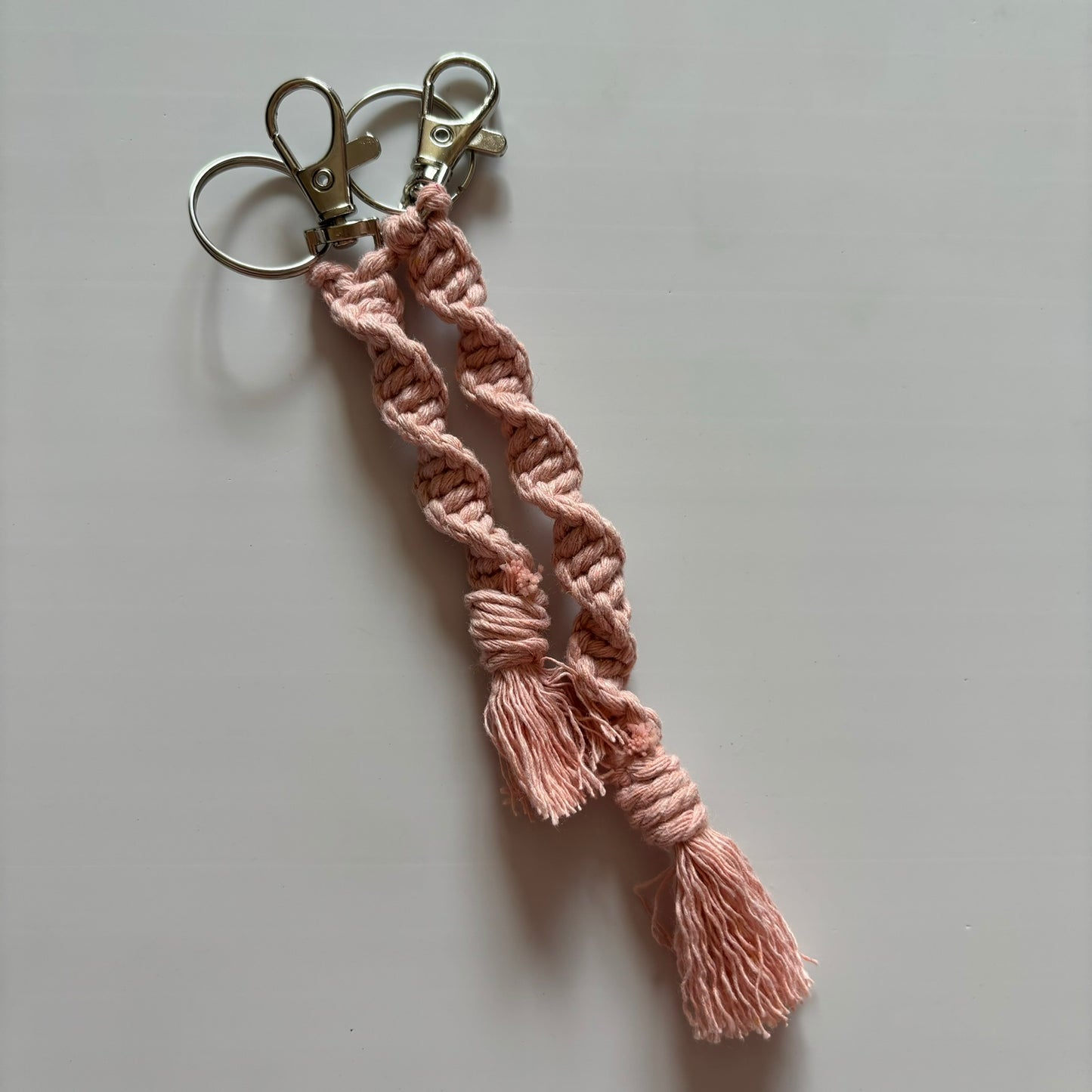 Macrame keychain DNA twist