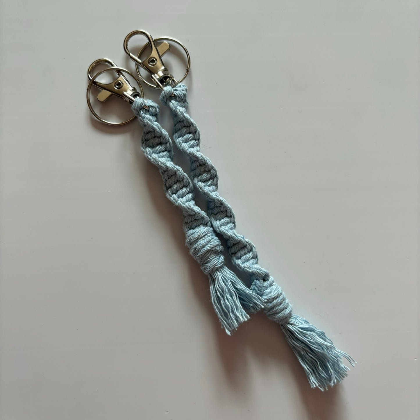 Macrame keychain DNA twist