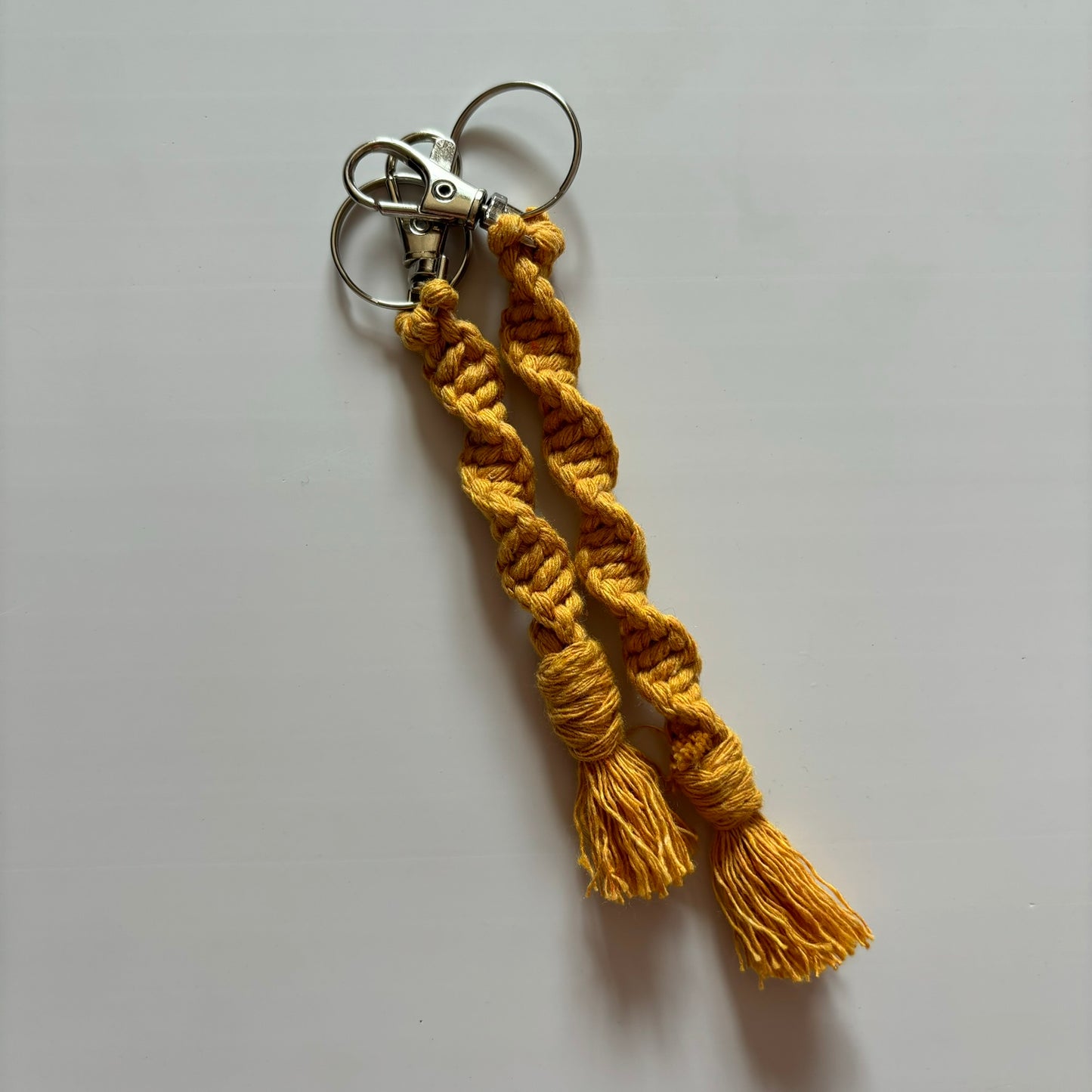 Macrame keychain DNA twist