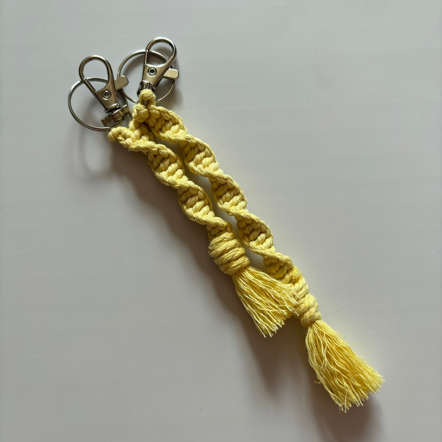 Macrame keychain DNA twist