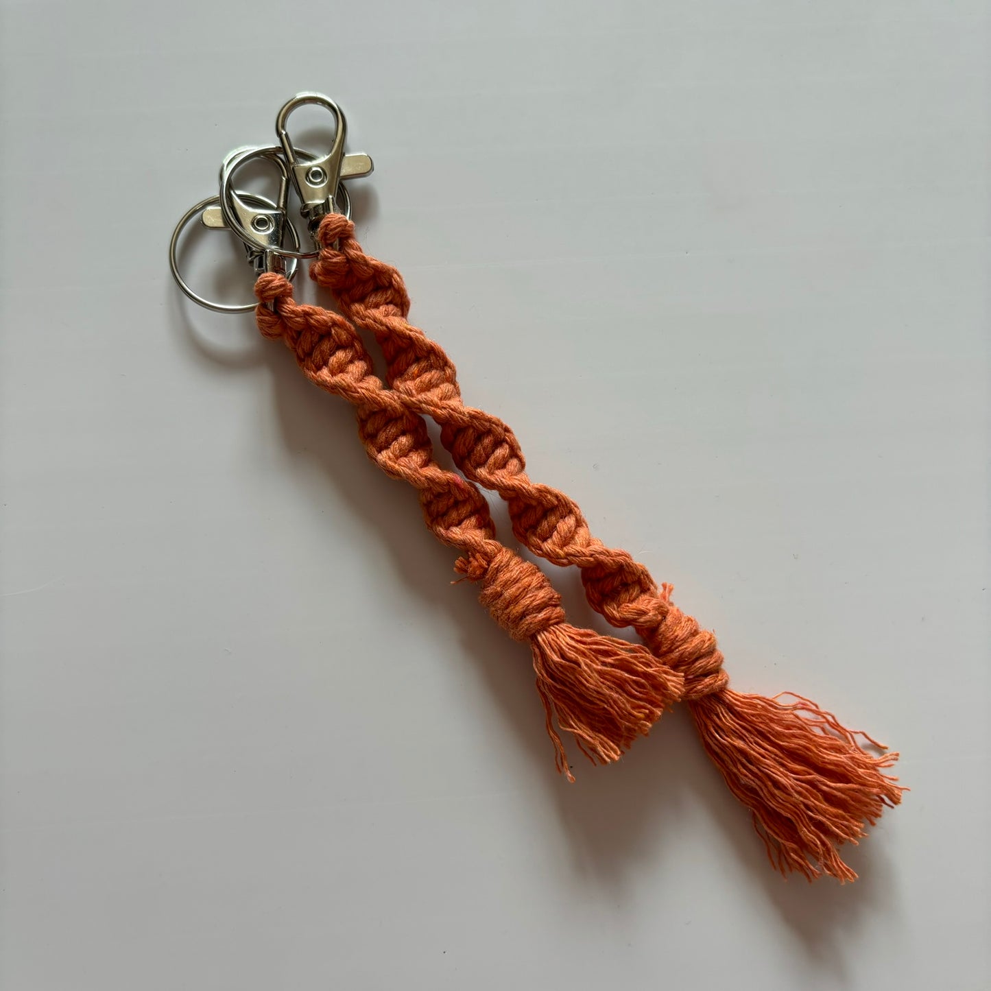 Macrame keychain DNA twist