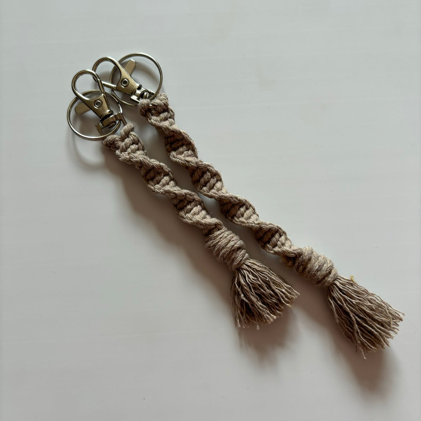 Macrame keychain DNA twist