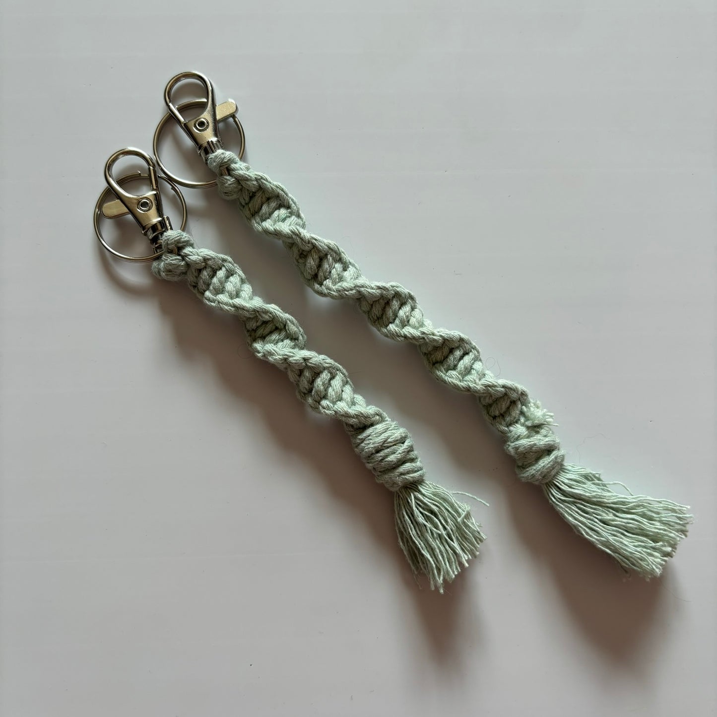 Macrame keychain DNA twist