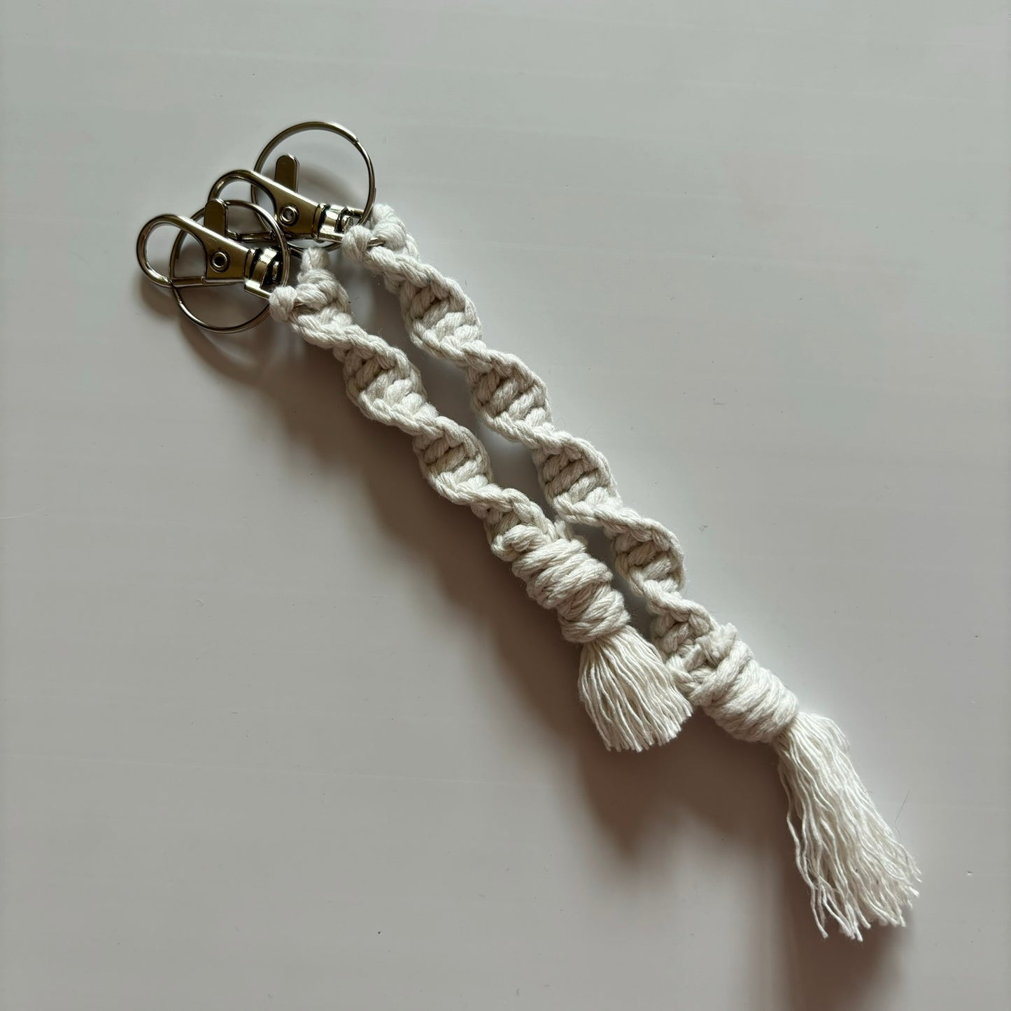 Macrame keychain DNA twist