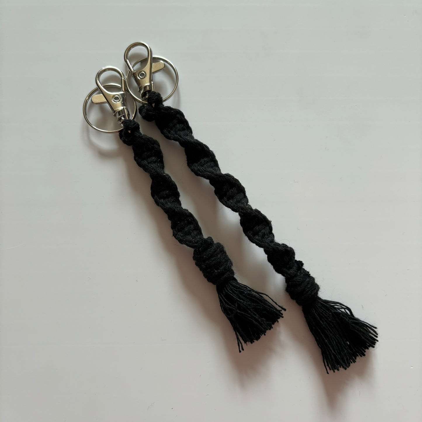 Macrame keychain DNA twist